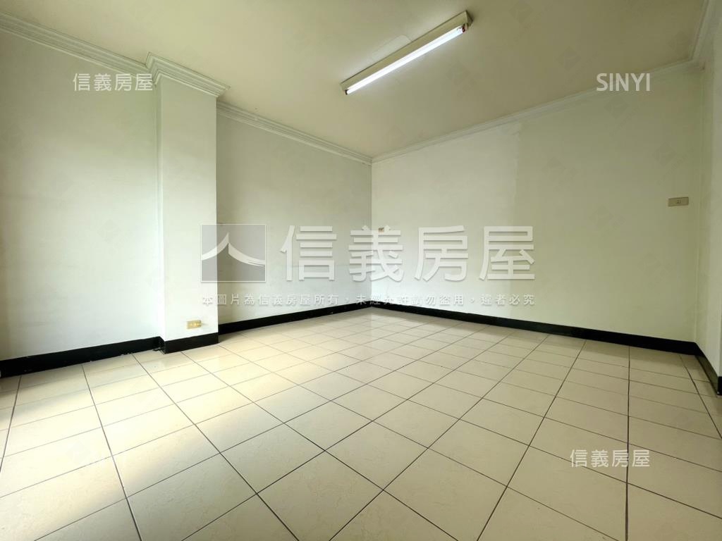 國美特區角間店面房屋室內格局與周邊環境