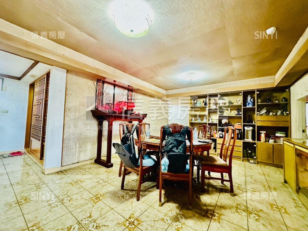 景觀正棻車位華廈房屋室內格局與周邊環境