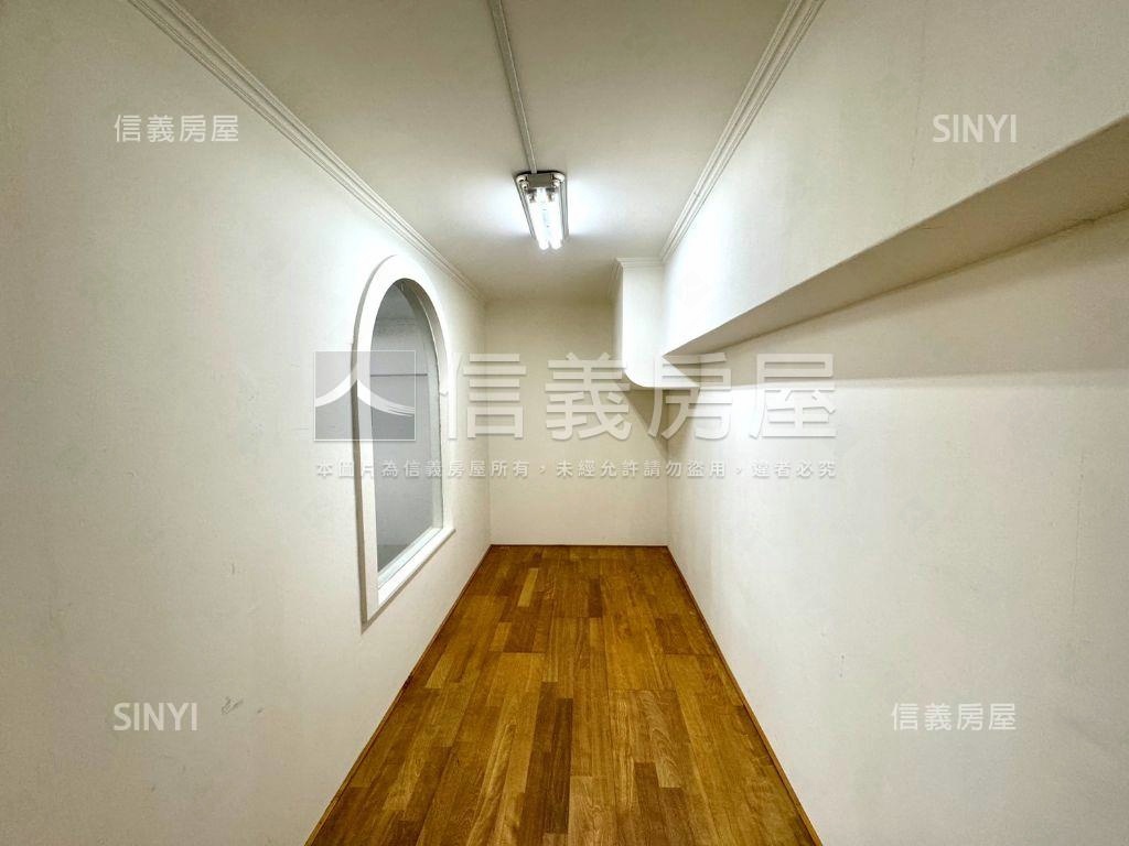 鄰公園雙陽台寬敞客廳美宅房屋室內格局與周邊環境