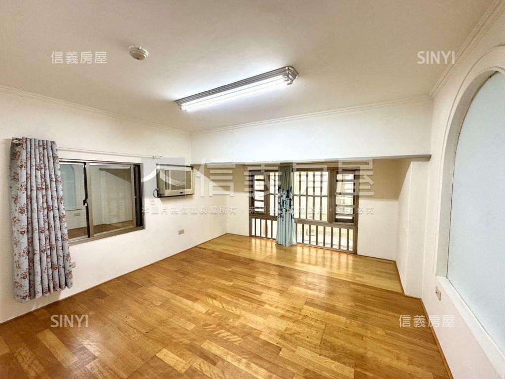 鄰公園雙陽台寬敞客廳美宅房屋室內格局與周邊環境