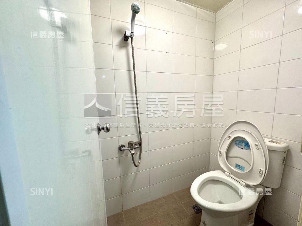 鄰公園雙陽台寬敞客廳美宅房屋室內格局與周邊環境