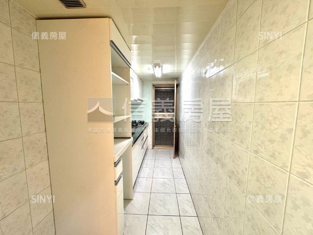 鄰公園雙陽台寬敞客廳美宅房屋室內格局與周邊環境