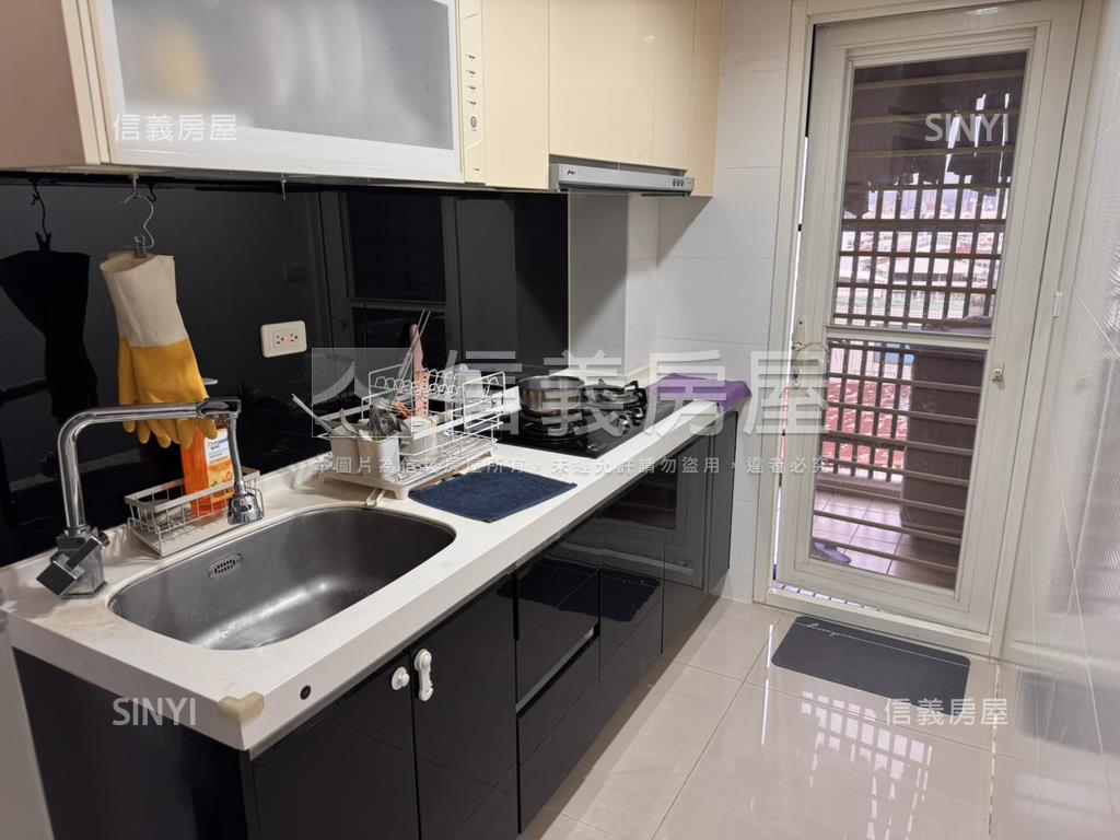 文心加賀高樓兩房雙車位房屋室內格局與周邊環境