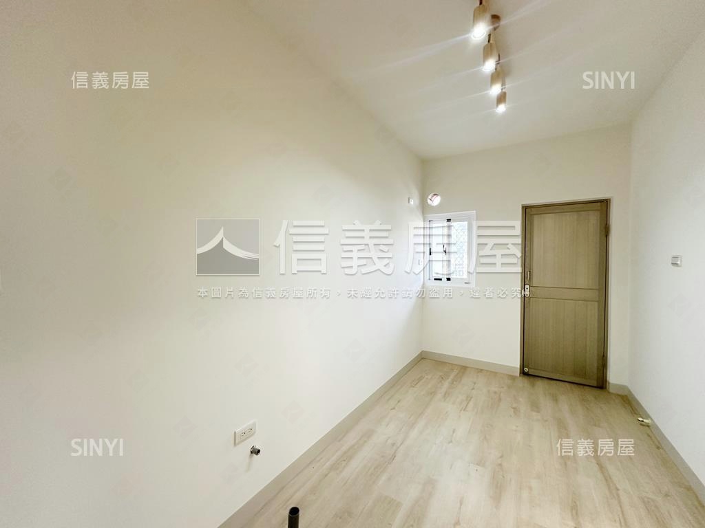 捷運百貨．採光三房房屋室內格局與周邊環境