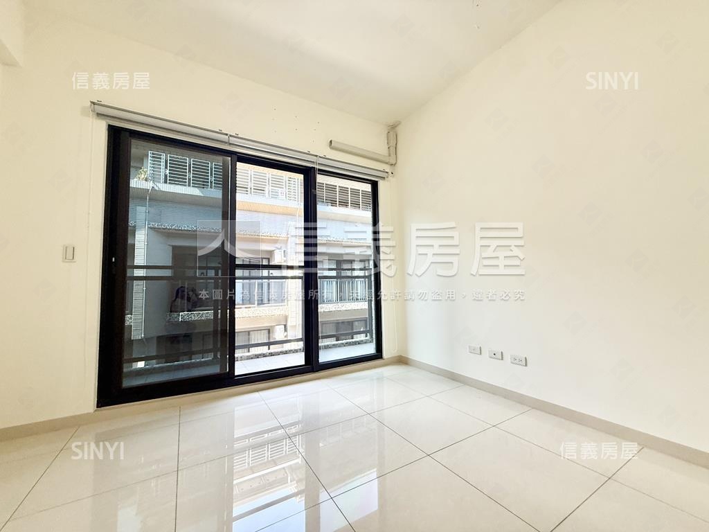 專約。屋齡約６年面寬車墅房屋室內格局與周邊環境
