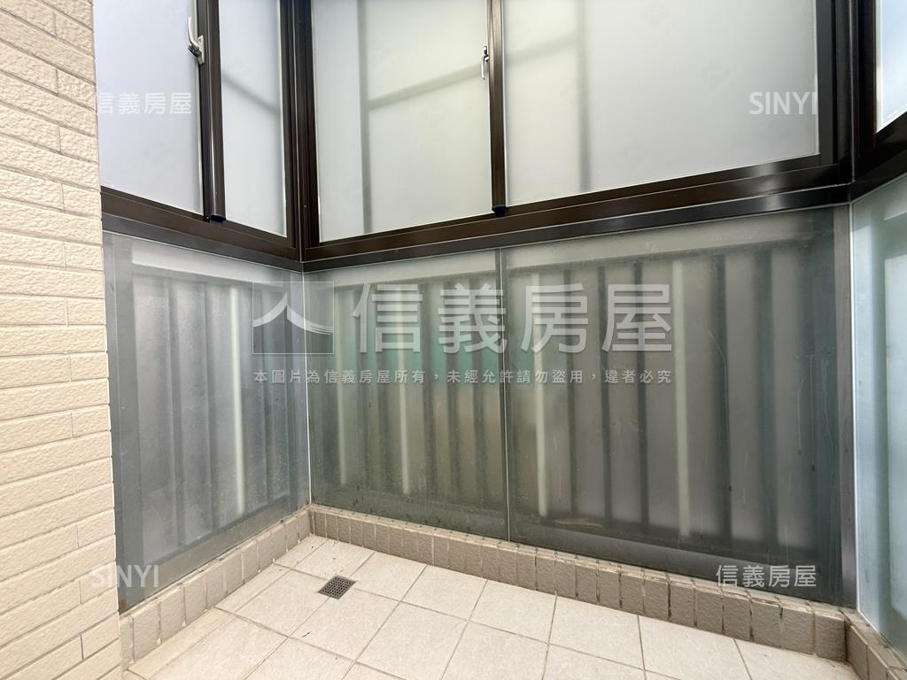 專約。屋齡約６年面寬車墅房屋室內格局與周邊環境