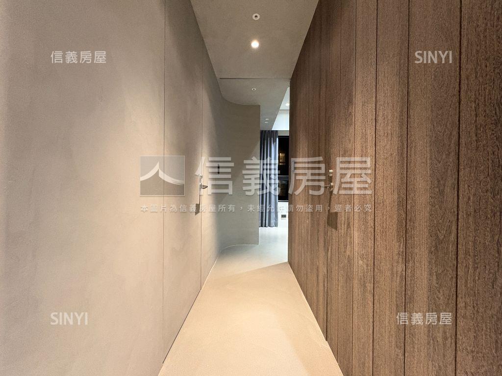 Ａ３雙捷日健頂裝４房車位房屋室內格局與周邊環境