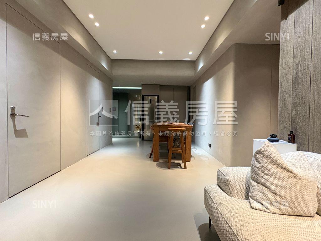 Ａ３雙捷日健頂裝４房車位房屋室內格局與周邊環境