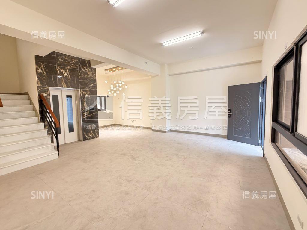 鳥松全新電梯面寬車墅房屋室內格局與周邊環境