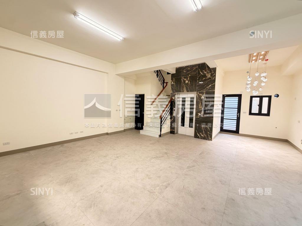 鳥松全新電梯面寬車墅房屋室內格局與周邊環境