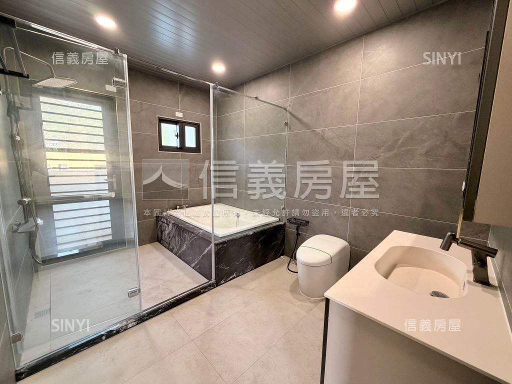 鳥松全新電梯面寬車墅房屋室內格局與周邊環境