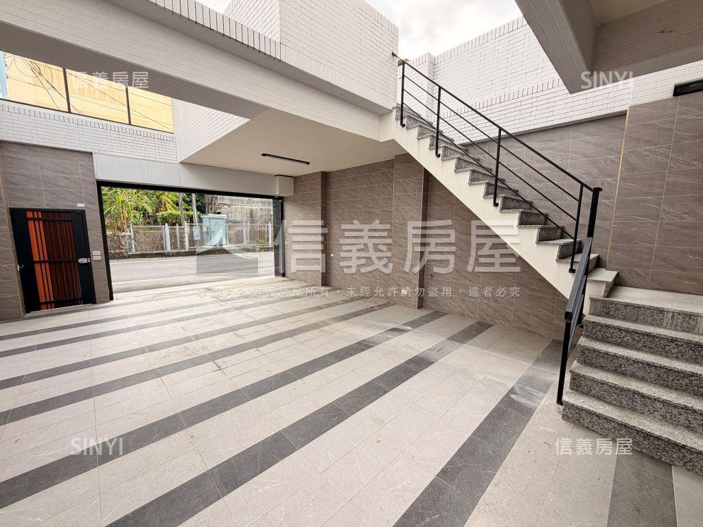 鳥松全新電梯面寬車墅房屋室內格局與周邊環境