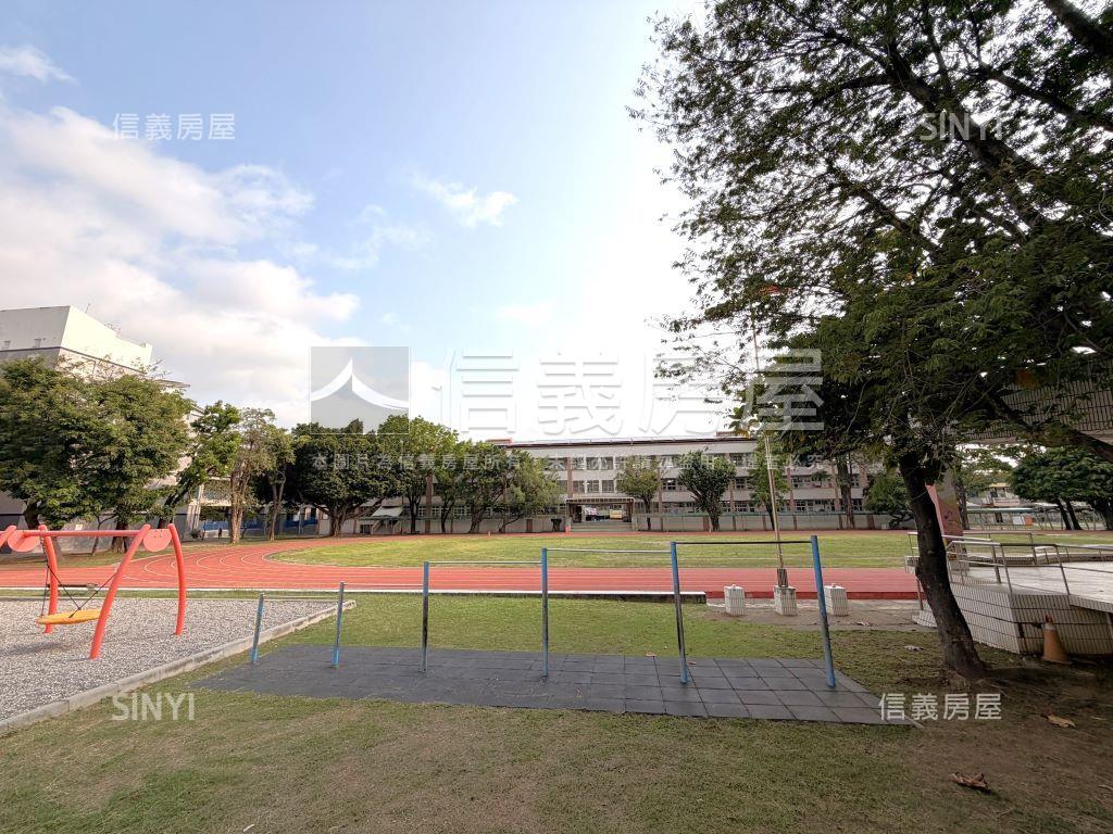 鳥松全新電梯面寬車墅房屋室內格局與周邊環境