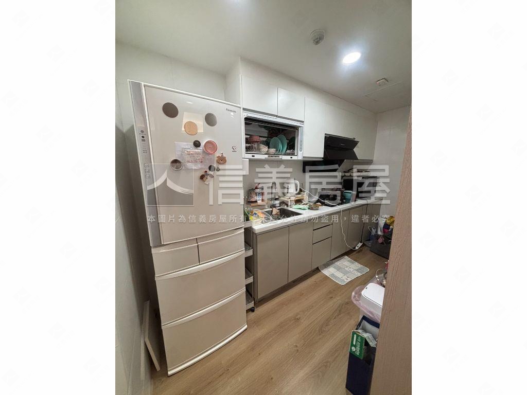 百萬裝潢潤隆精裝戶房屋室內格局與周邊環境