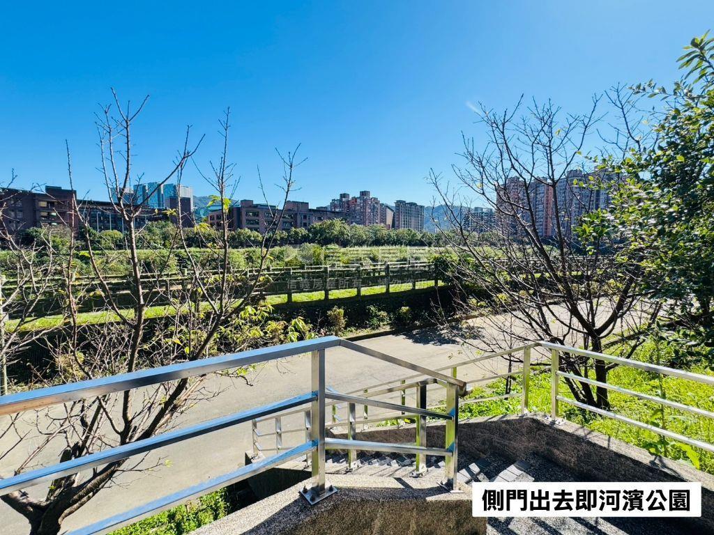 長堤。採光高樓３房帶車位房屋室內格局與周邊環境