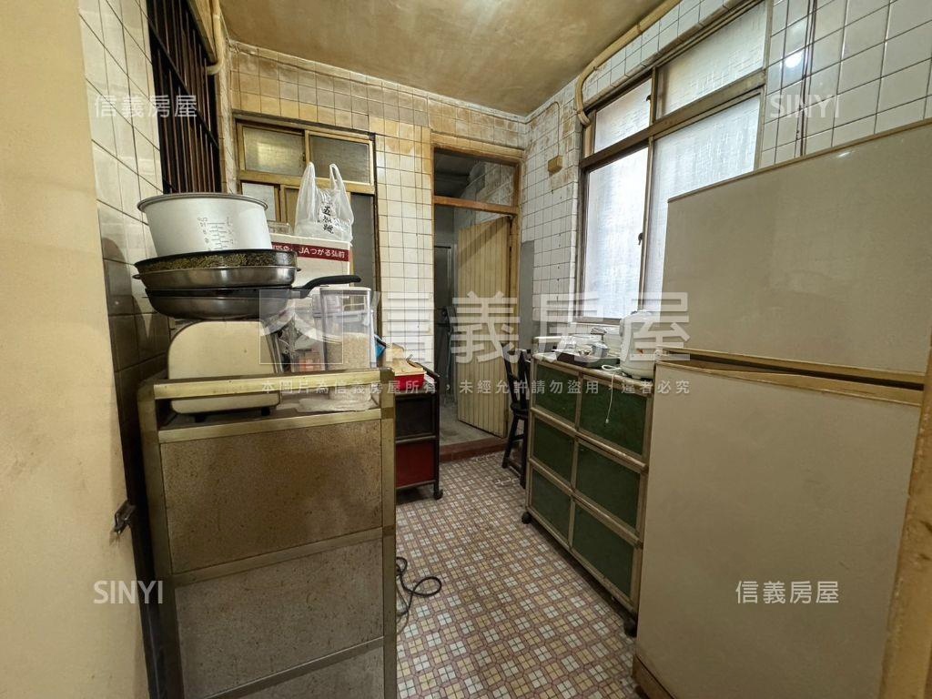 稀有忠孝街邊間透天房屋室內格局與周邊環境