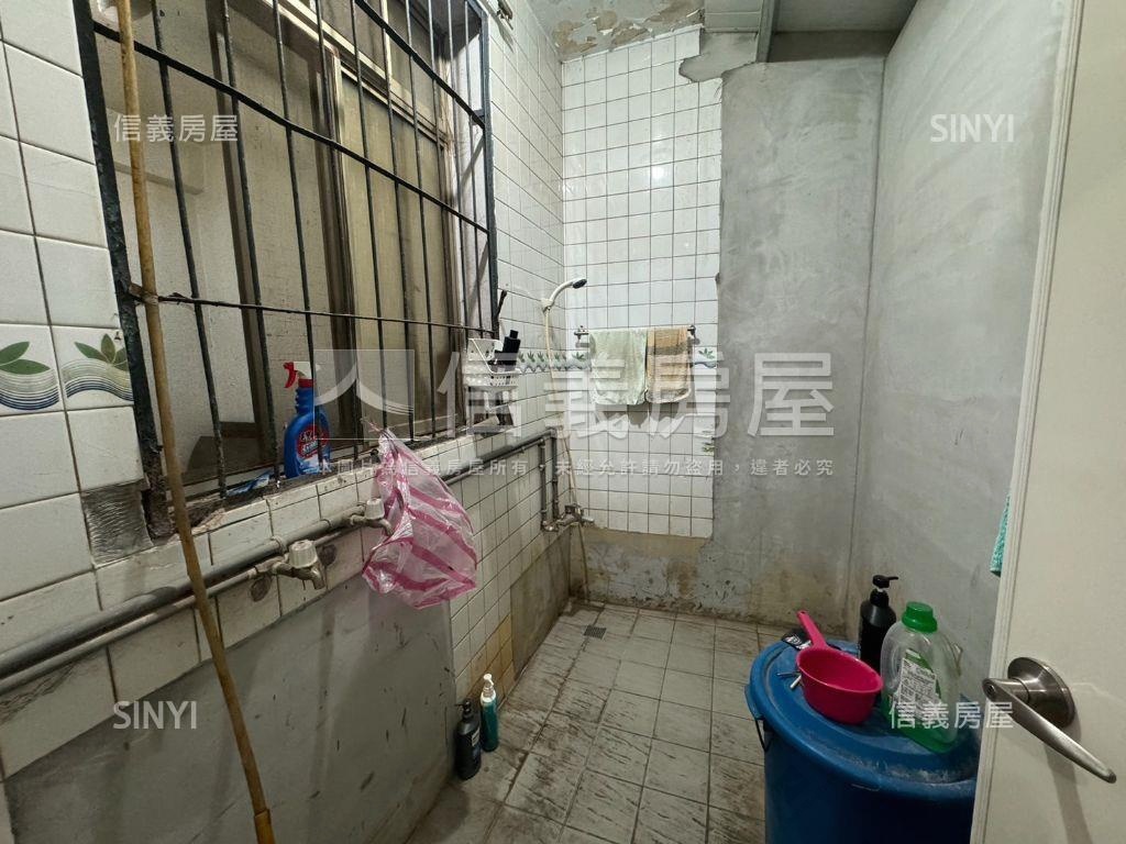 稀有忠孝街邊間透天房屋室內格局與周邊環境