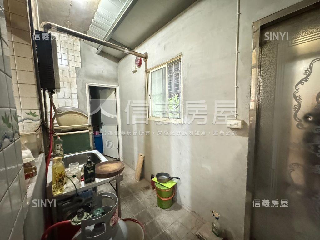 稀有忠孝街邊間透天房屋室內格局與周邊環境