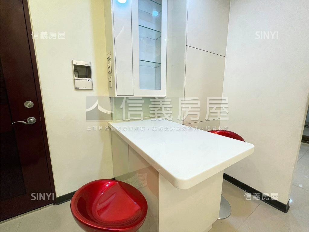 風華挑高兩房帶坡平車位房屋室內格局與周邊環境