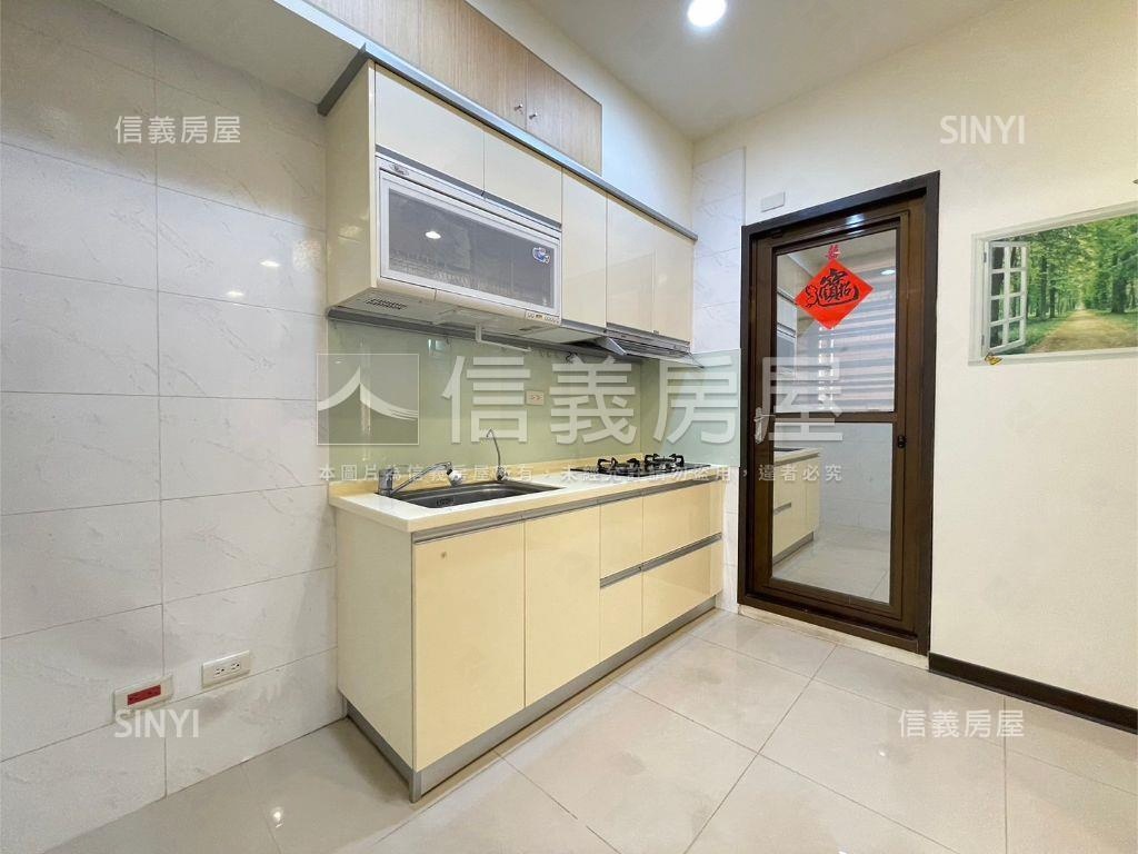 風華挑高兩房帶坡平車位房屋室內格局與周邊環境