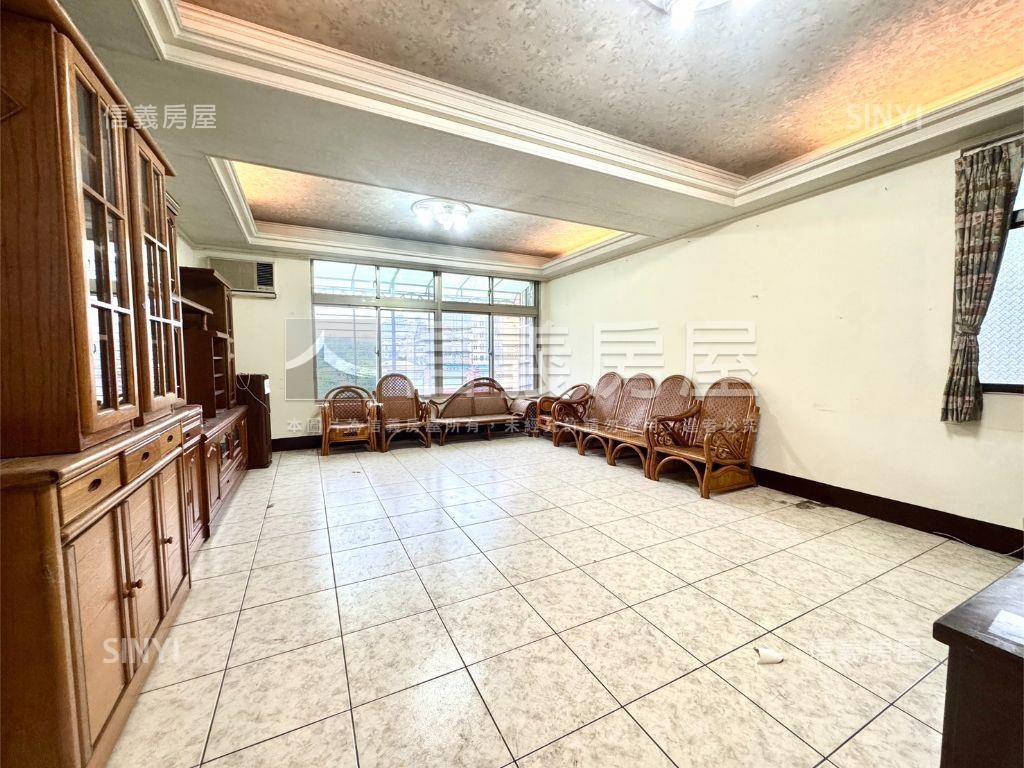 正文化路透天金店面房屋室內格局與周邊環境