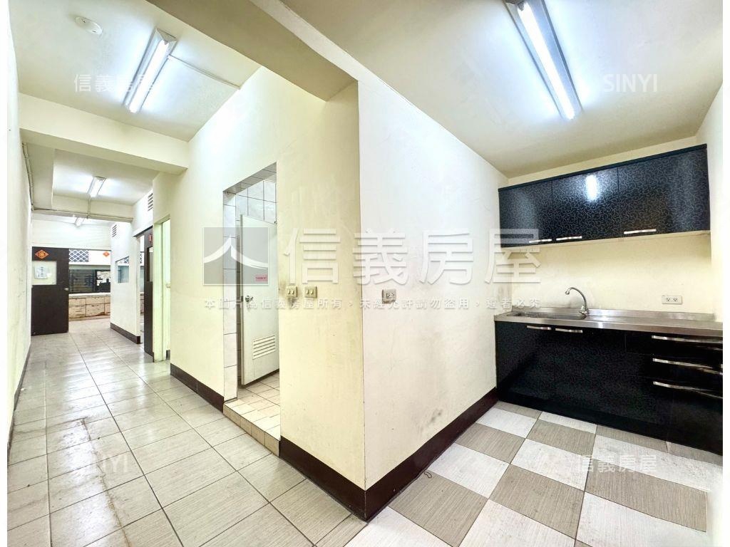 正文化路透天金店面房屋室內格局與周邊環境