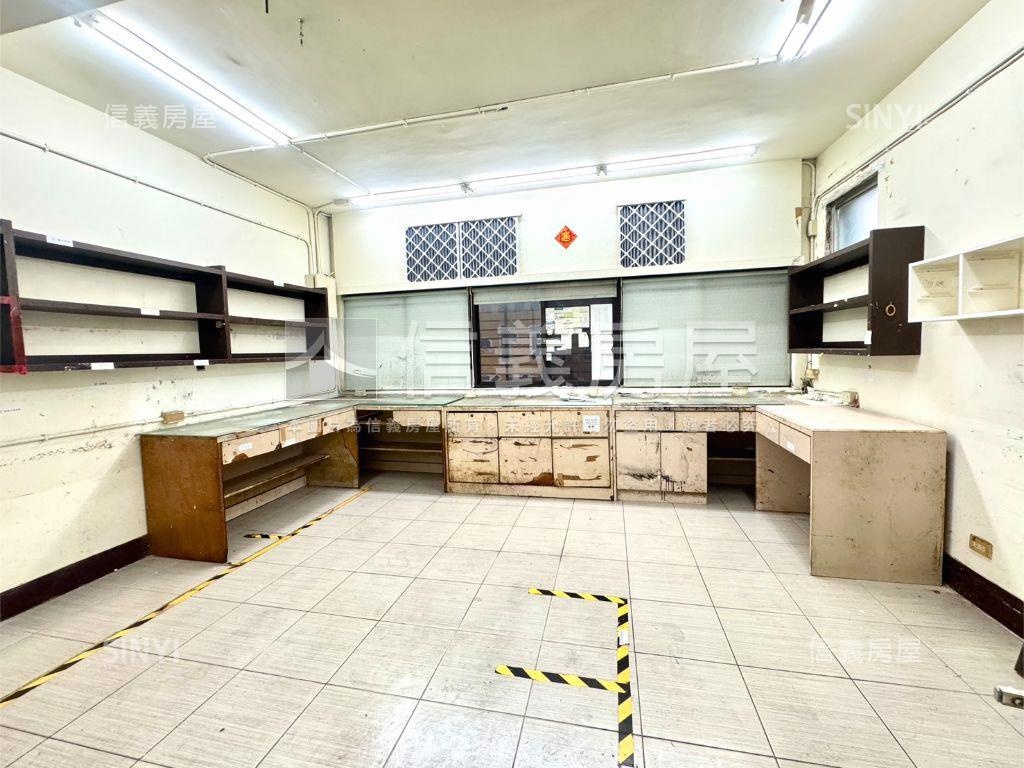 正文化路透天金店面房屋室內格局與周邊環境