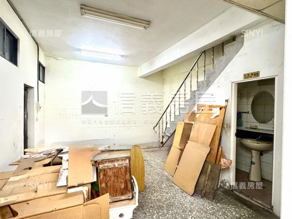 正文化路透天金店面房屋室內格局與周邊環境