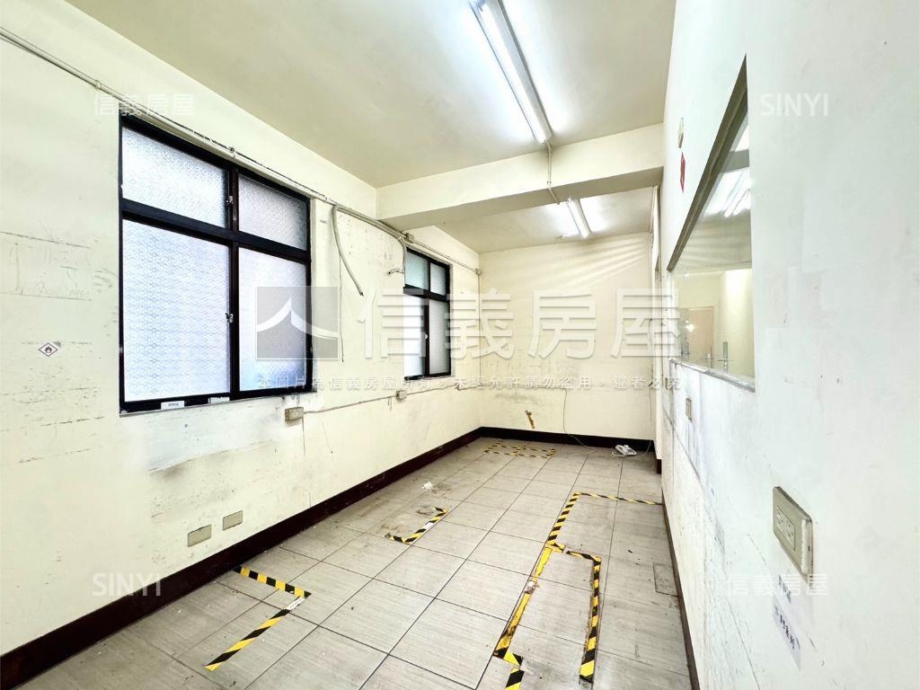 正文化路透天金店面房屋室內格局與周邊環境