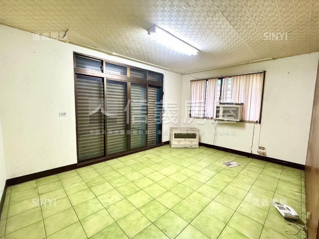 正文化路透天金店面房屋室內格局與周邊環境