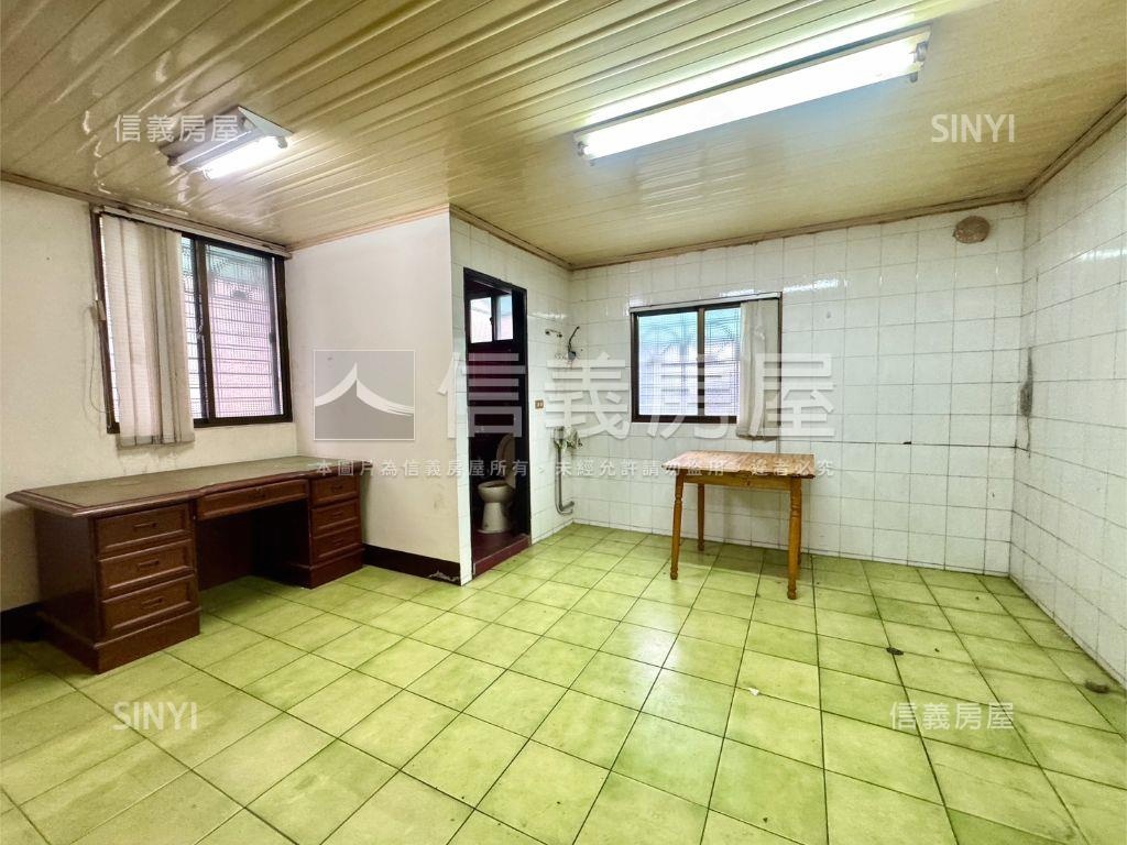 正文化路透天金店面房屋室內格局與周邊環境