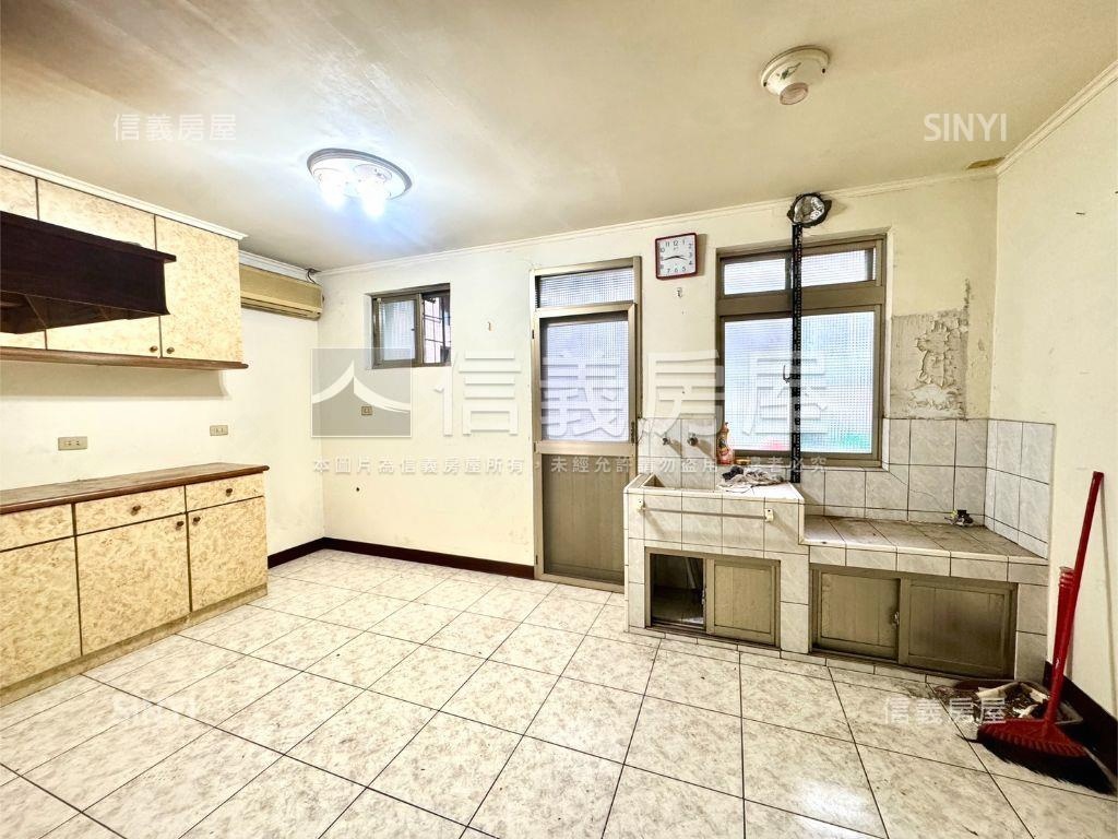 正文化路透天金店面房屋室內格局與周邊環境