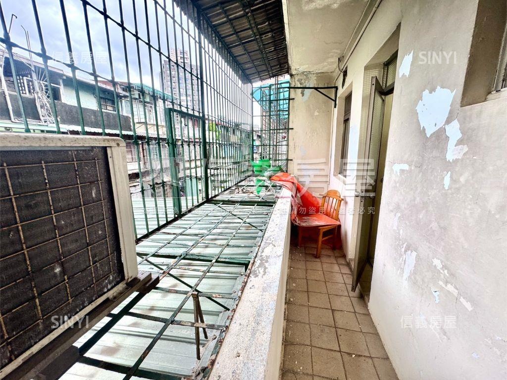 正文化路透天金店面房屋室內格局與周邊環境