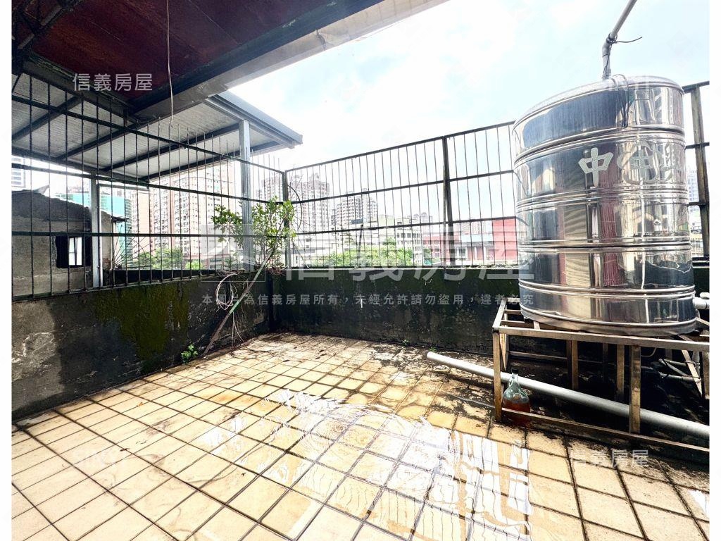 正文化路透天金店面房屋室內格局與周邊環境