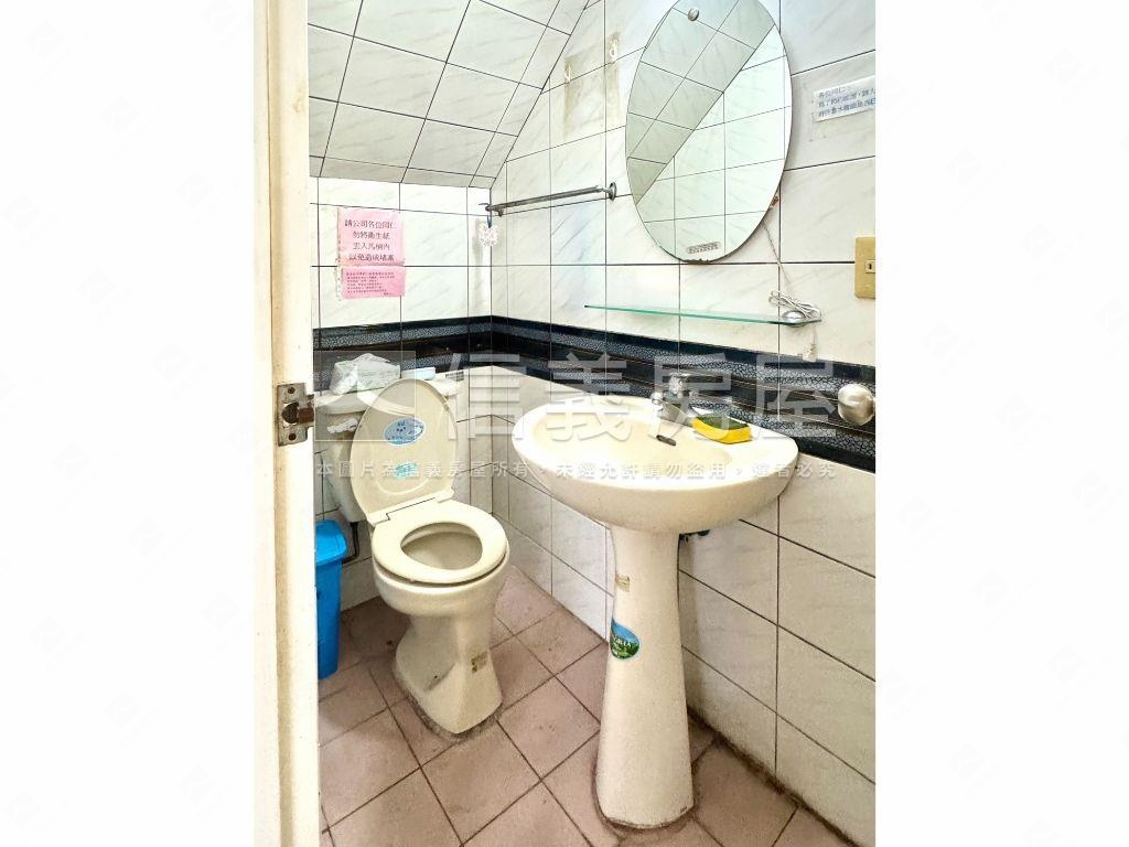 正文化路透天金店面房屋室內格局與周邊環境