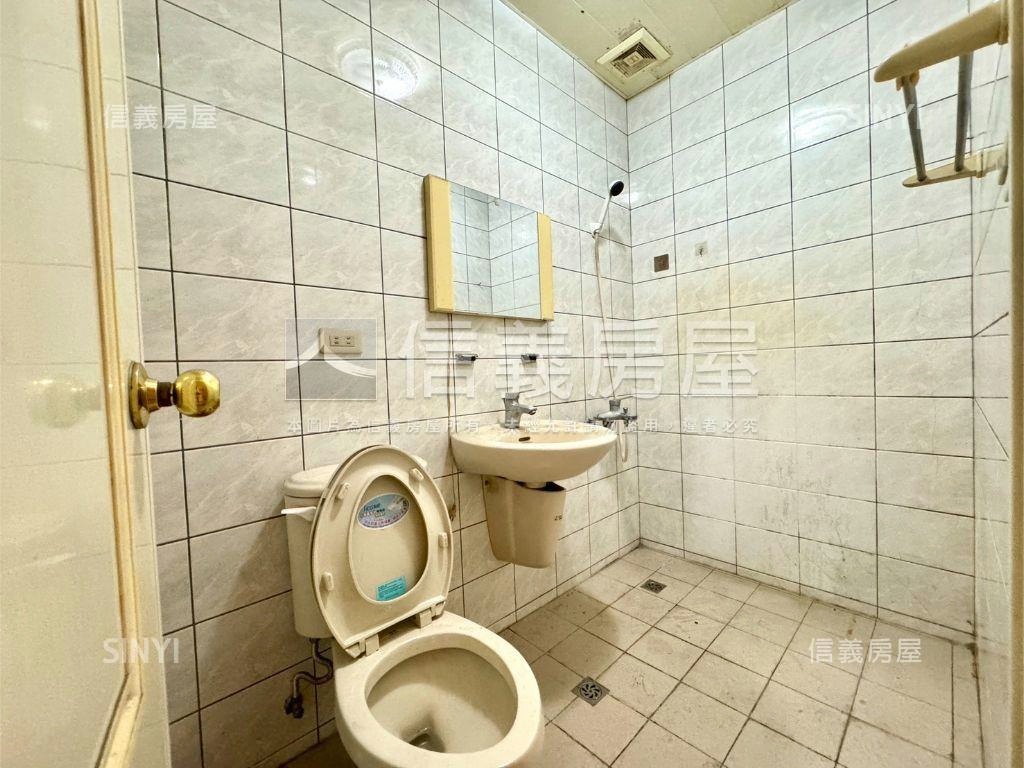 正文化路透天金店面房屋室內格局與周邊環境