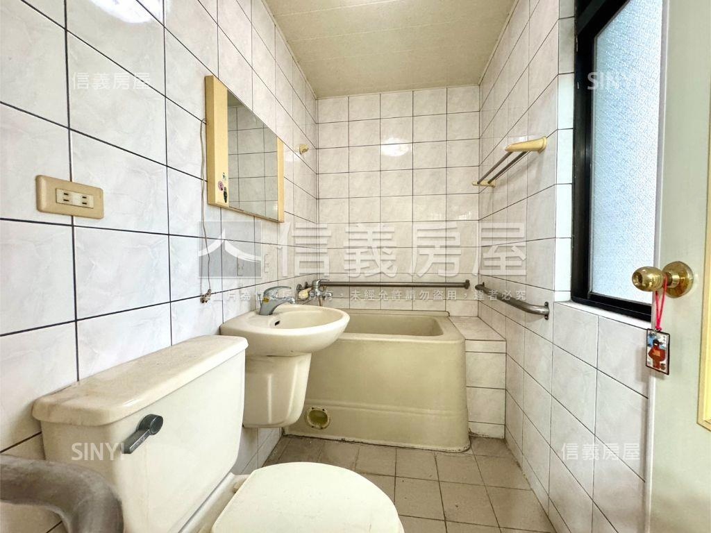 正文化路透天金店面房屋室內格局與周邊環境