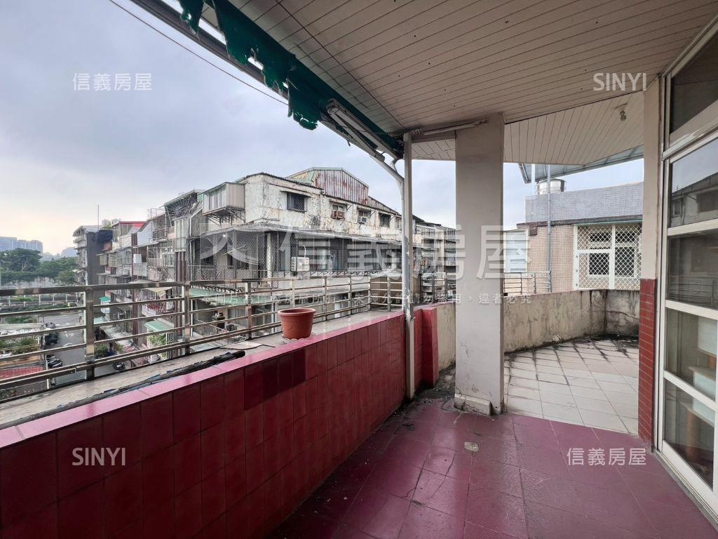 土持大透天門前停車方便房屋室內格局與周邊環境