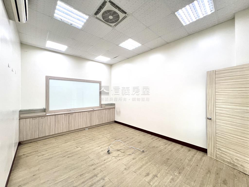 新市核心★大面寬企業廠房房屋室內格局與周邊環境
