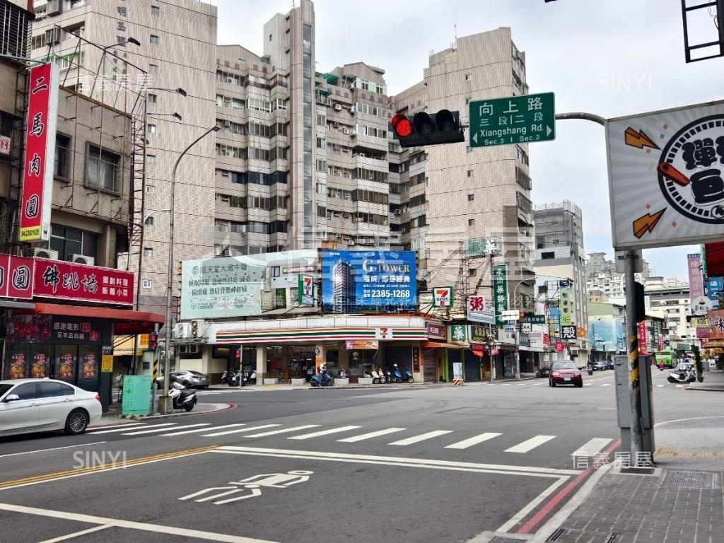 正黎明路燙金店面房屋室內格局與周邊環境