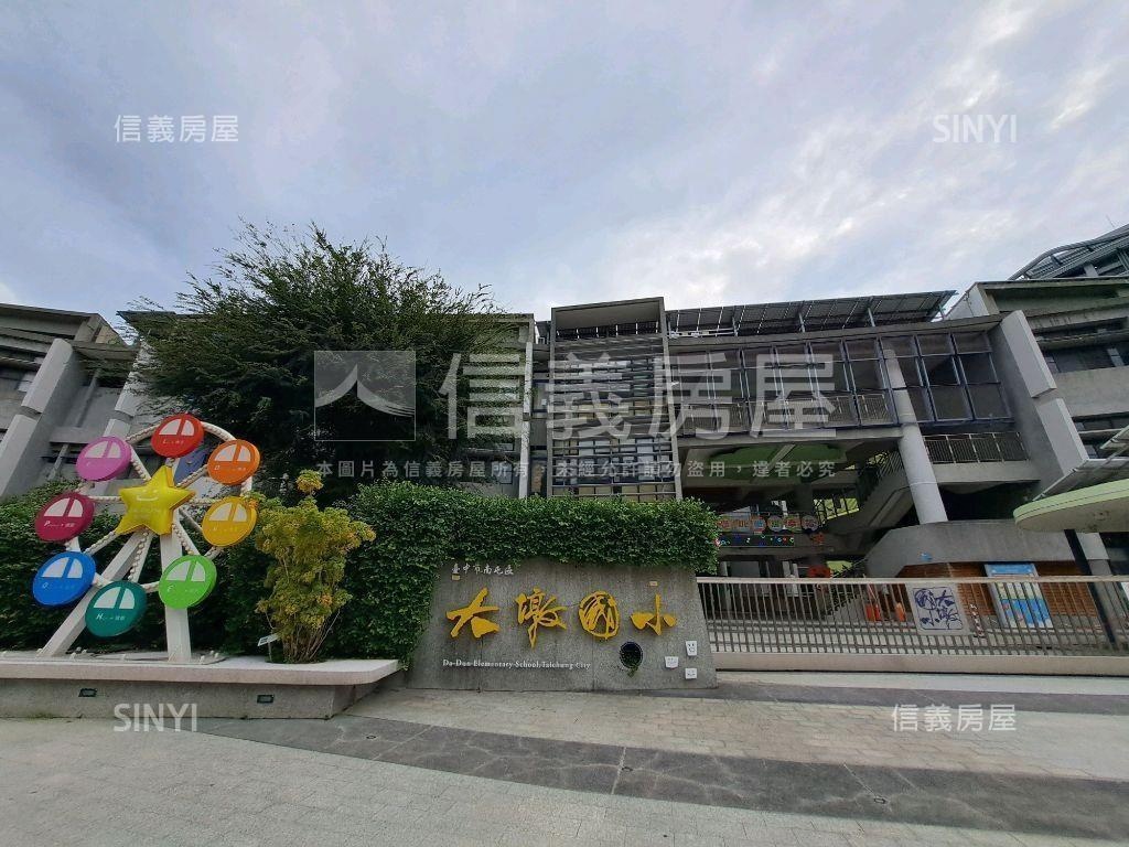 正黎明路燙金店面房屋室內格局與周邊環境