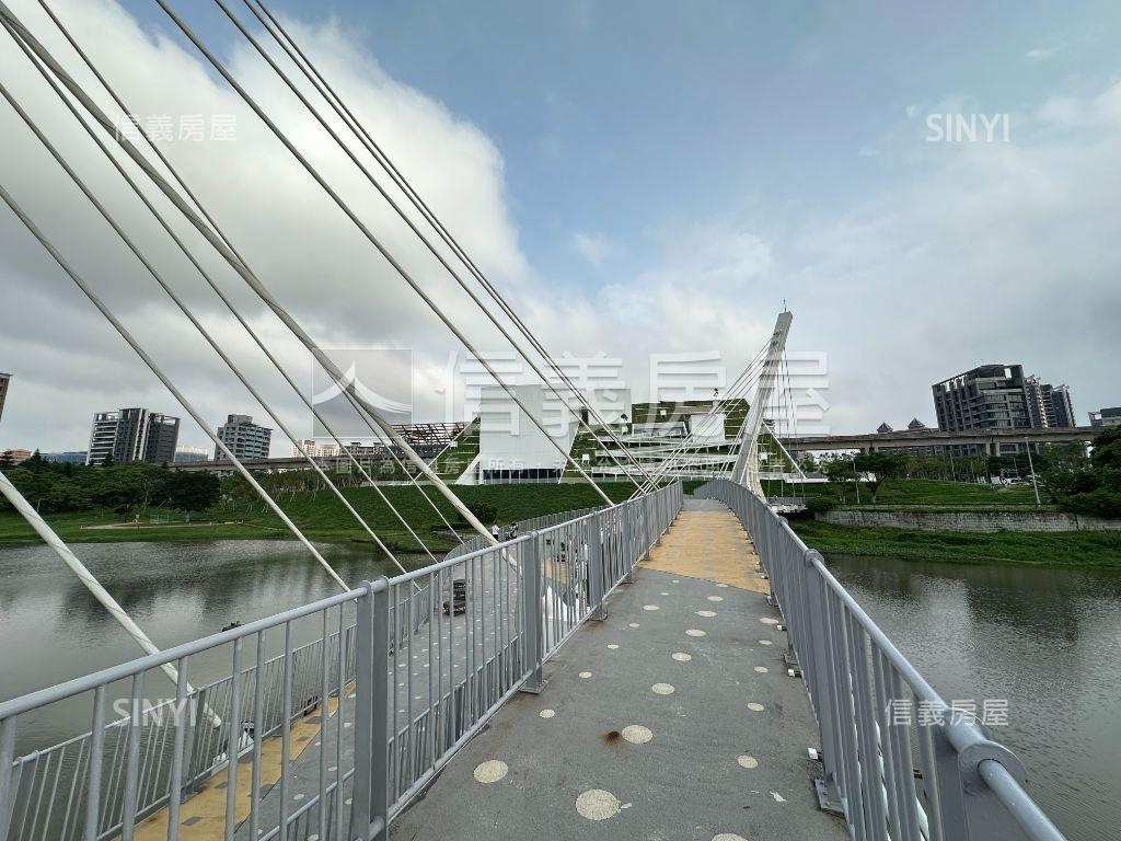 青埔●聯上套房車位房屋室內格局與周邊環境