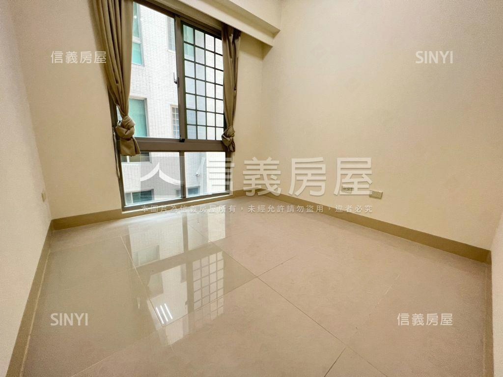 蛋黃區關新芬蘭採光附車位房屋室內格局與周邊環境