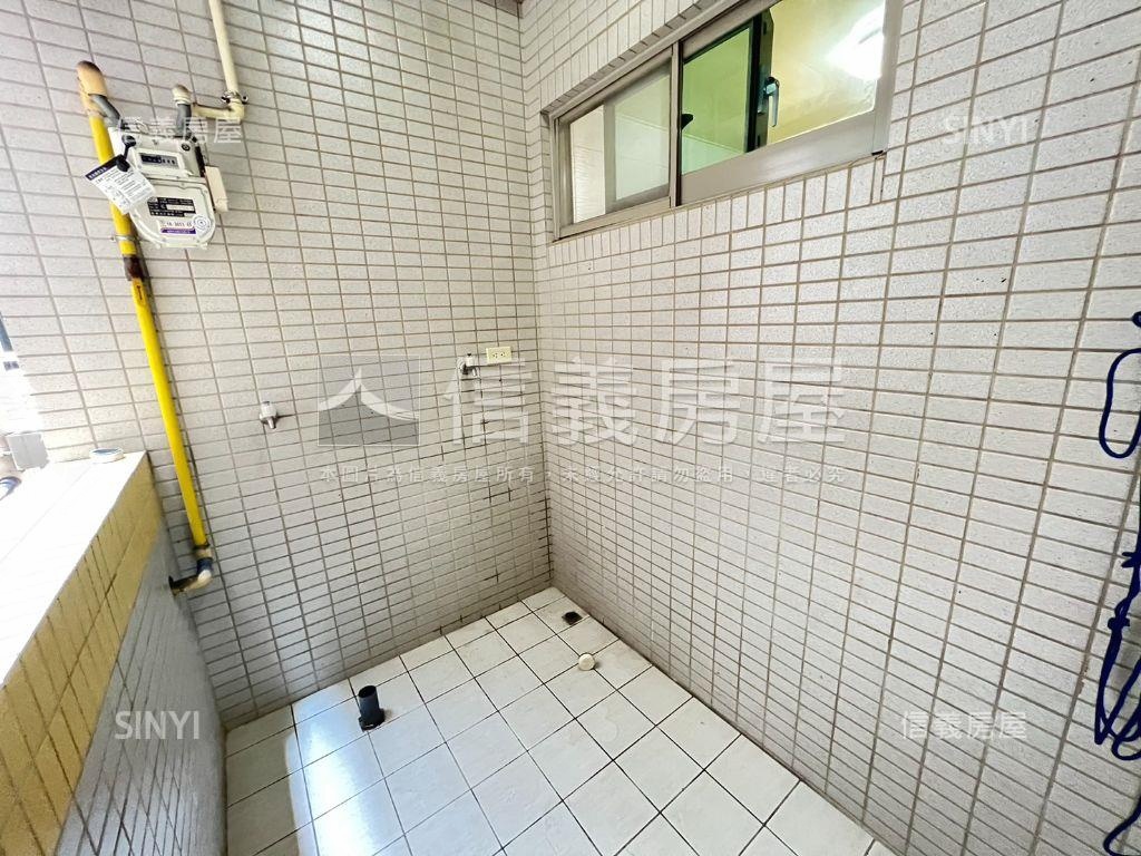 蛋黃區關新芬蘭採光附車位房屋室內格局與周邊環境