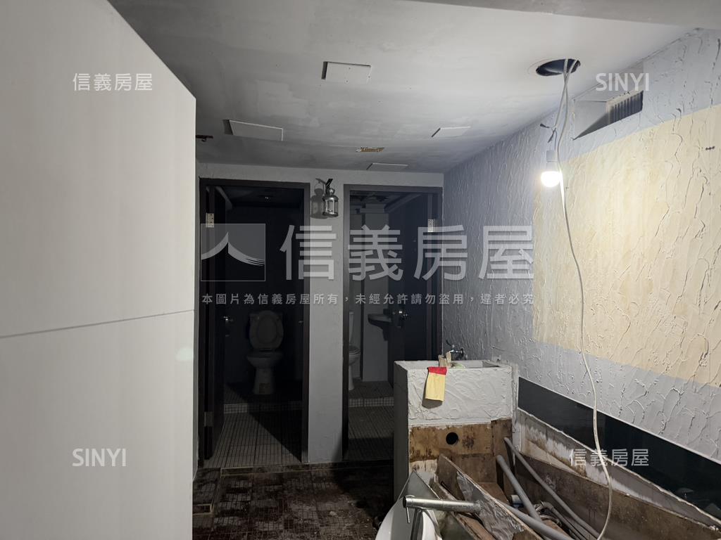 民生社區稀有百坪地下店面房屋室內格局與周邊環境