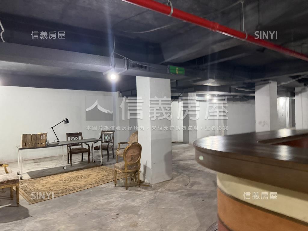 民生社區稀有百坪地下店面房屋室內格局與周邊環境