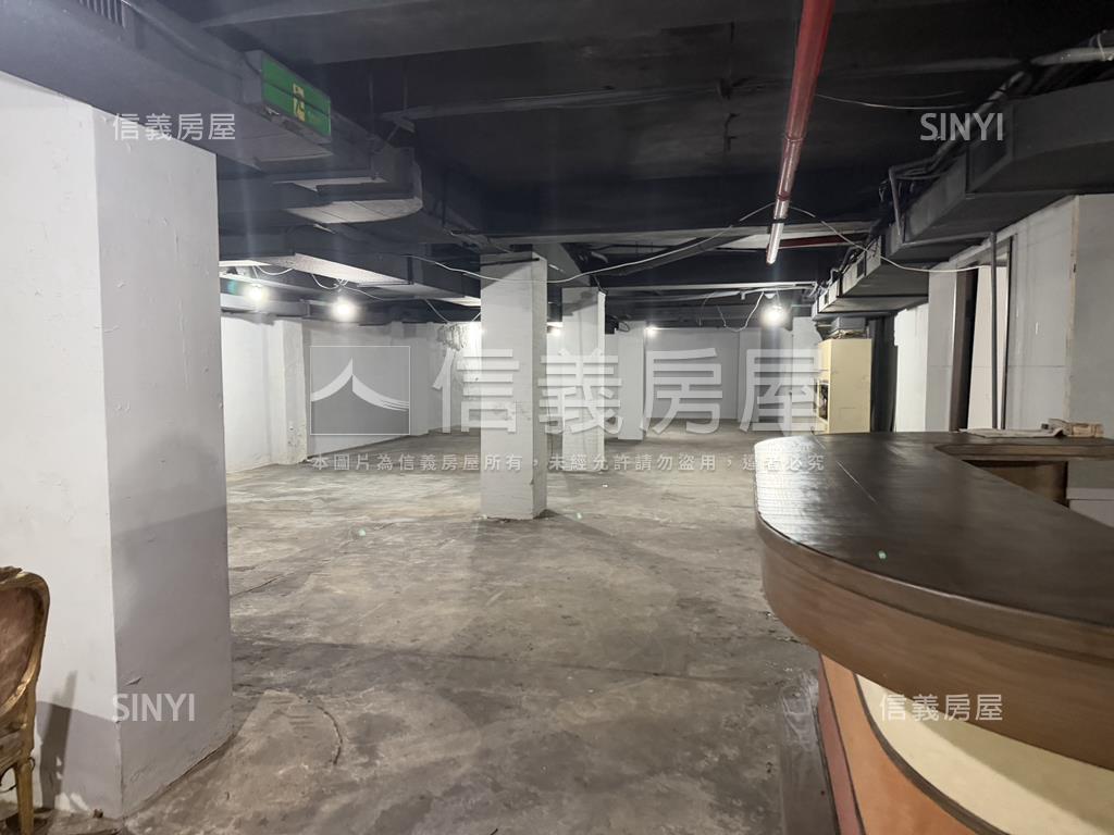 民生社區稀有百坪地下店面房屋室內格局與周邊環境