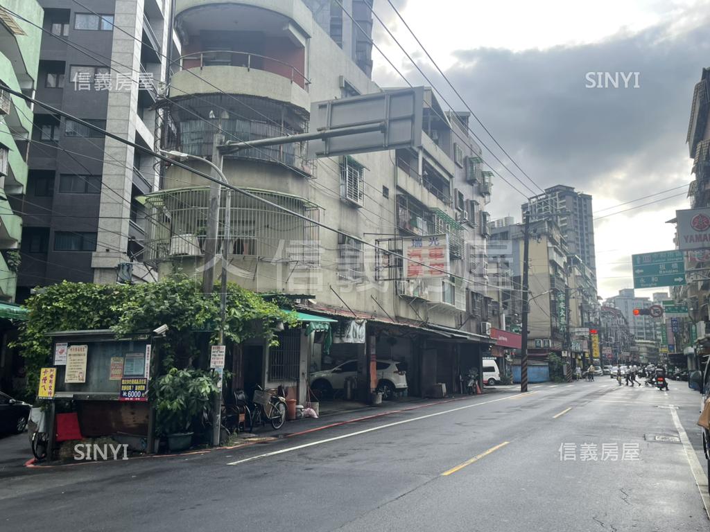 雙捷運大面寬金店面房屋室內格局與周邊環境