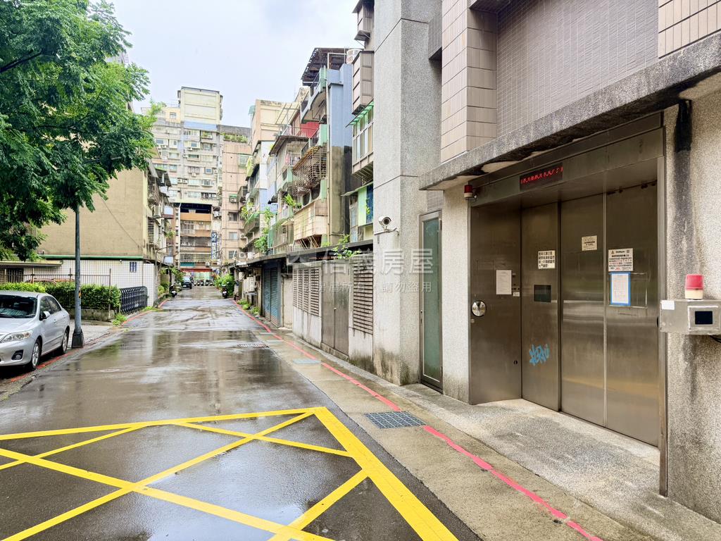 近科技捷運站大休旅車位房屋室內格局與周邊環境