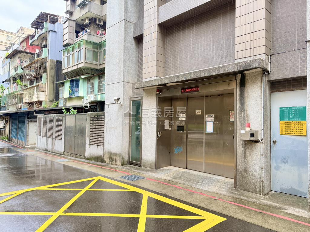 近科技捷運站大休旅車位房屋室內格局與周邊環境